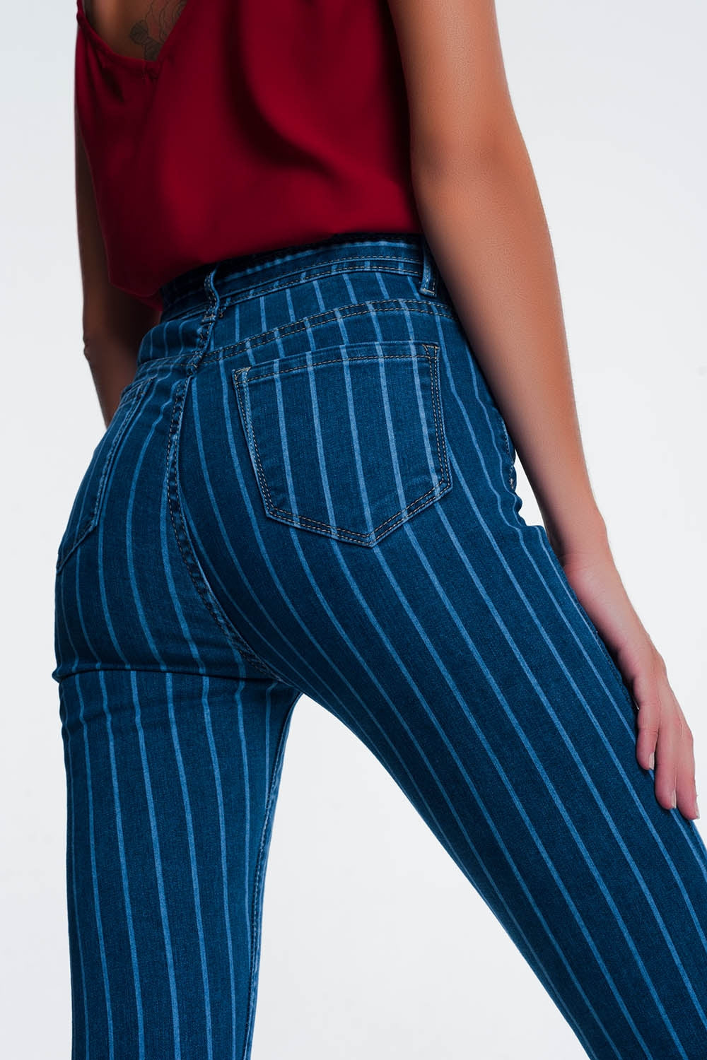 Jean skinny à fines rayures
