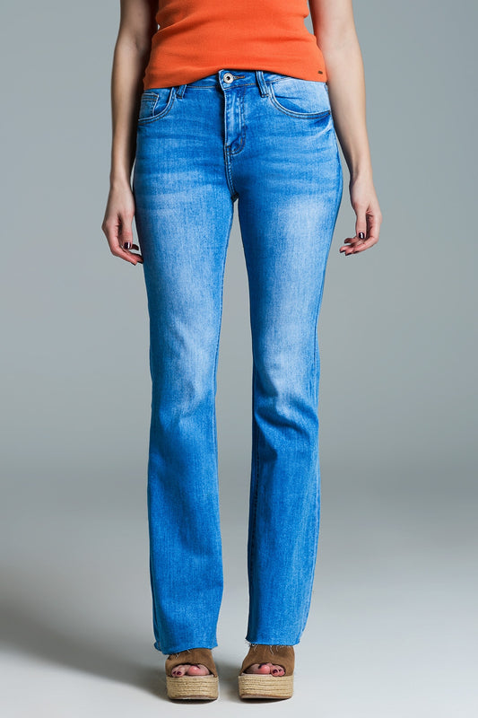 Q2 Jean skinny à taille normale et jambes évasées délavé clair