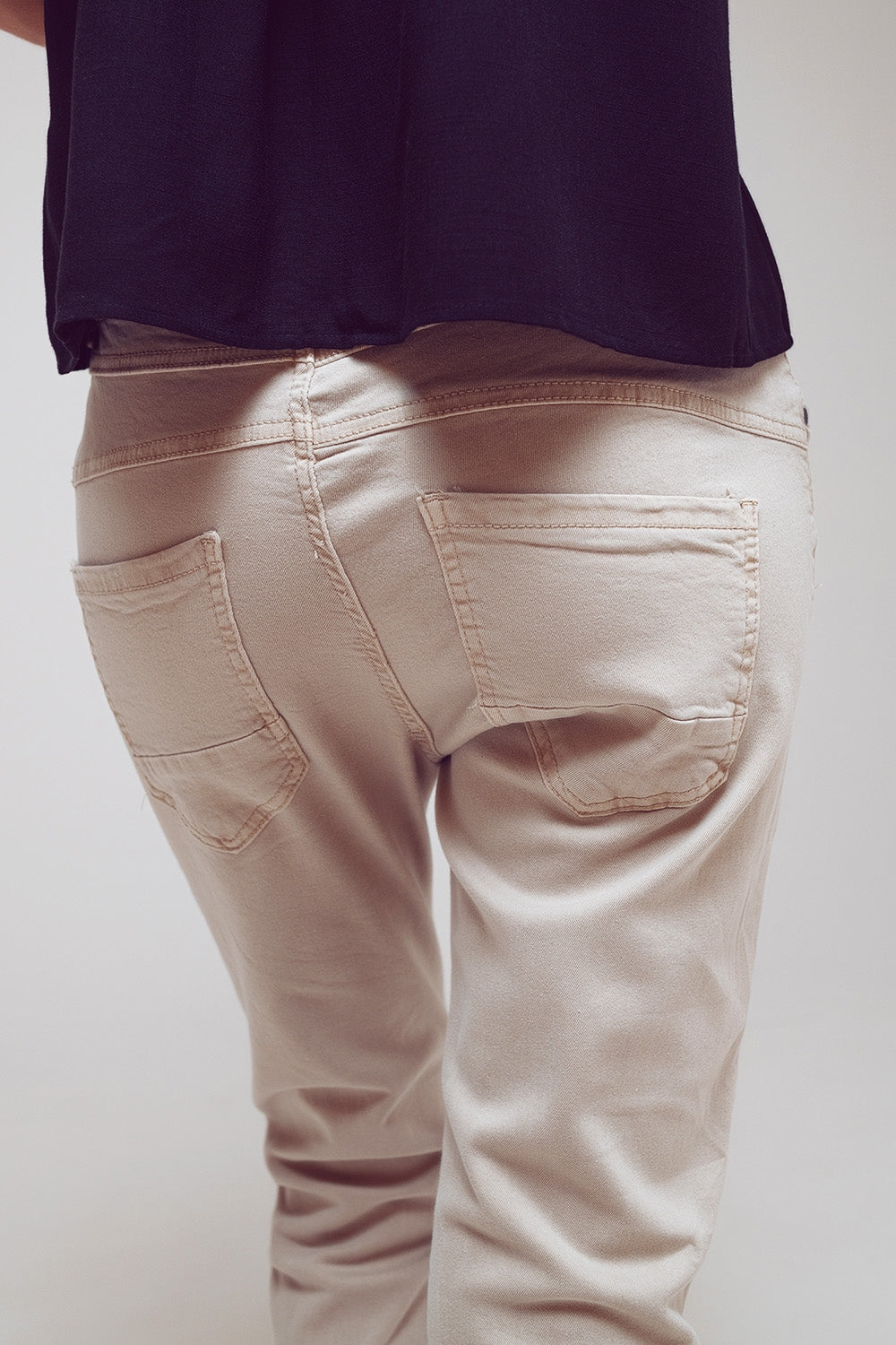 Jean skinny avec boutons apparents en beige