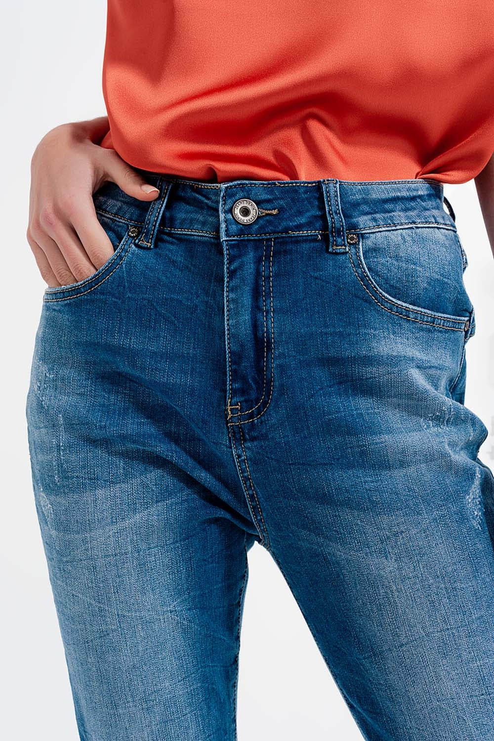 Jean skinny bleu délavé avec abrasions