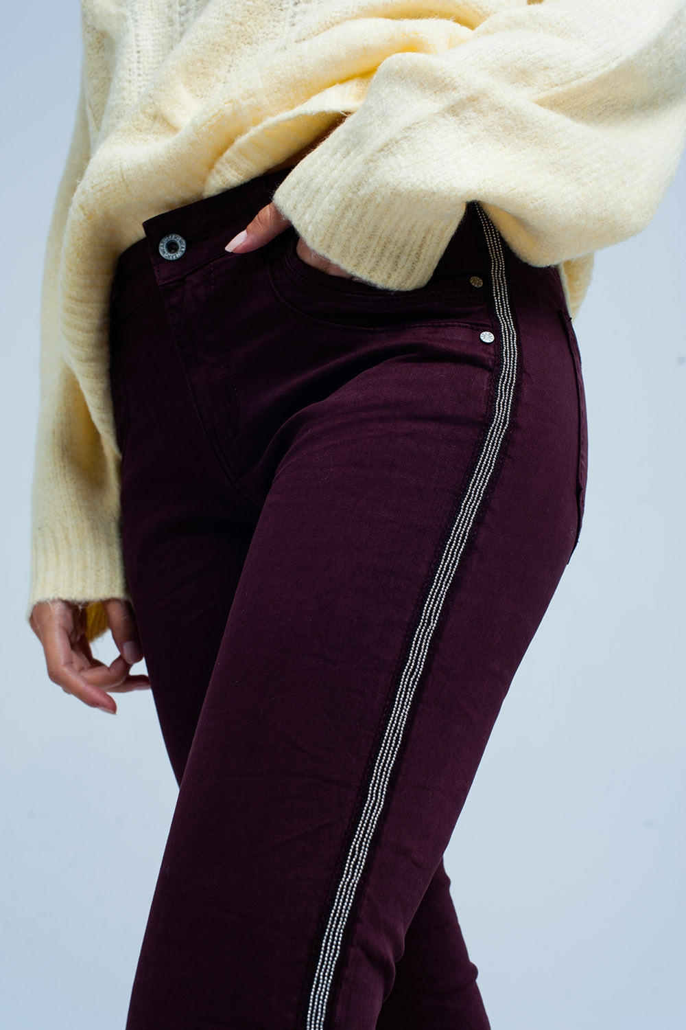 Q2 Jean skinny Bourdeaux avec rayure métallisée sur le côté