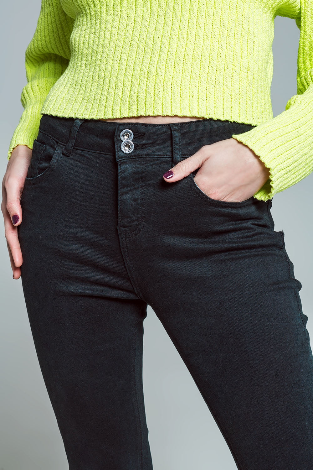 Jean skinny évasé avec double boutonnage en noir