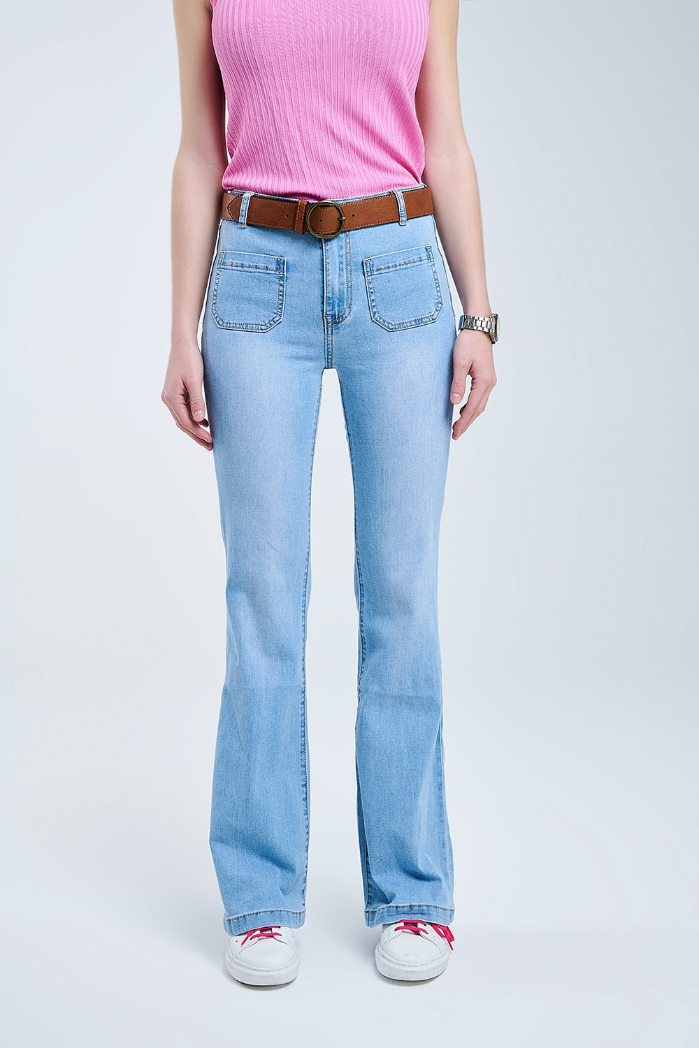 Q2 Jean skinny évasé délavé avec poches sur le devant