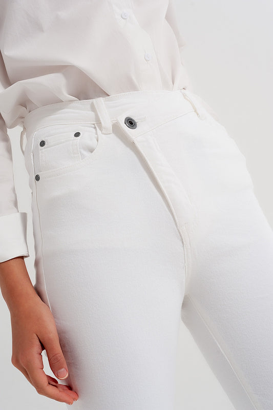 Q2 Jean slim avec bouton asymétrique en crème