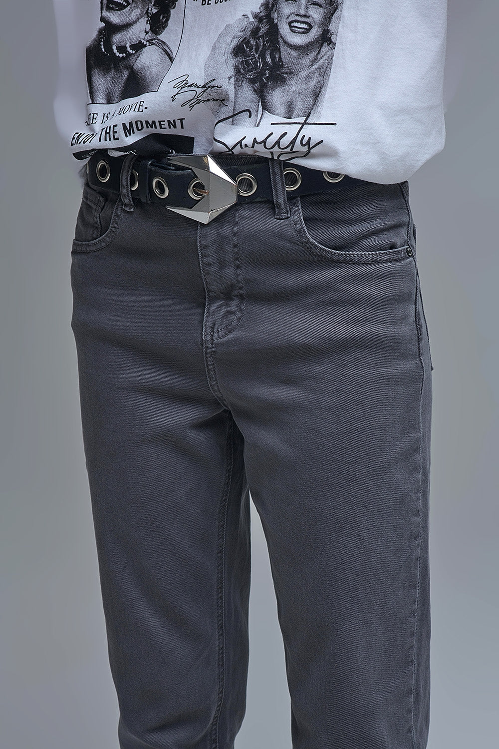 Jean slouchy à taille moyenne en coton gris foncé