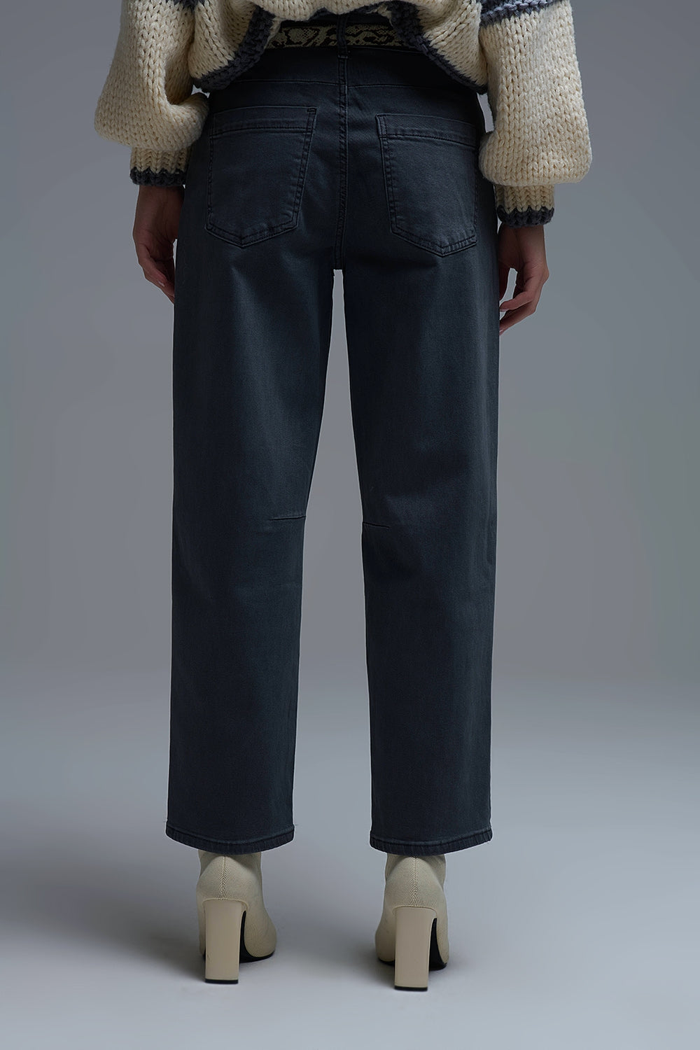 Jean stretch confortable avec jambe en tonneau en gris