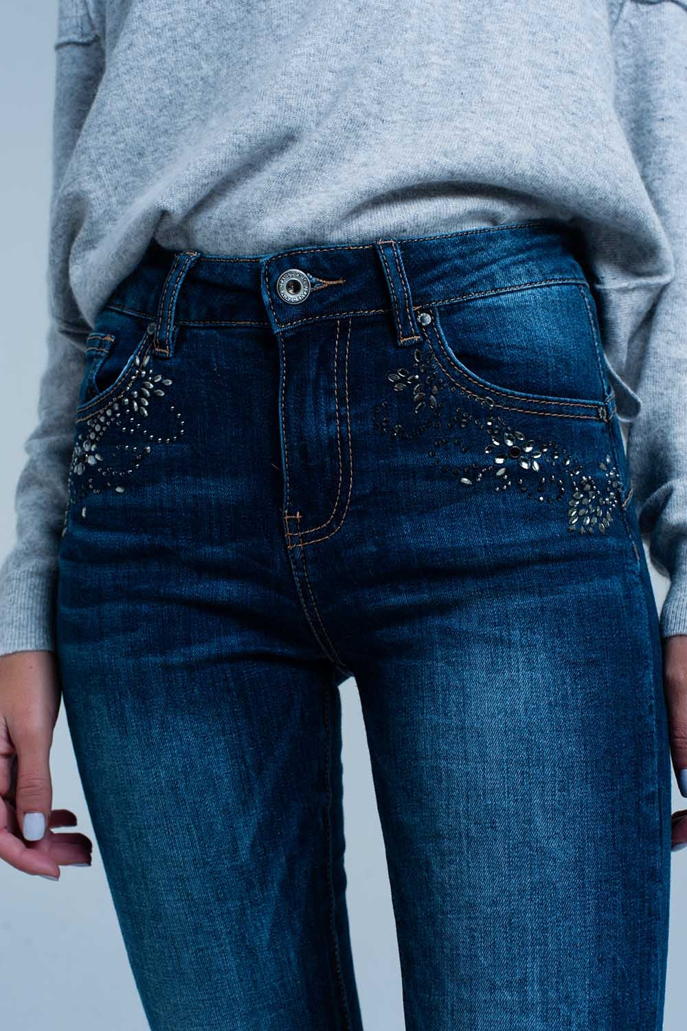 Jean taille haute délavé foncé avec détails en strass