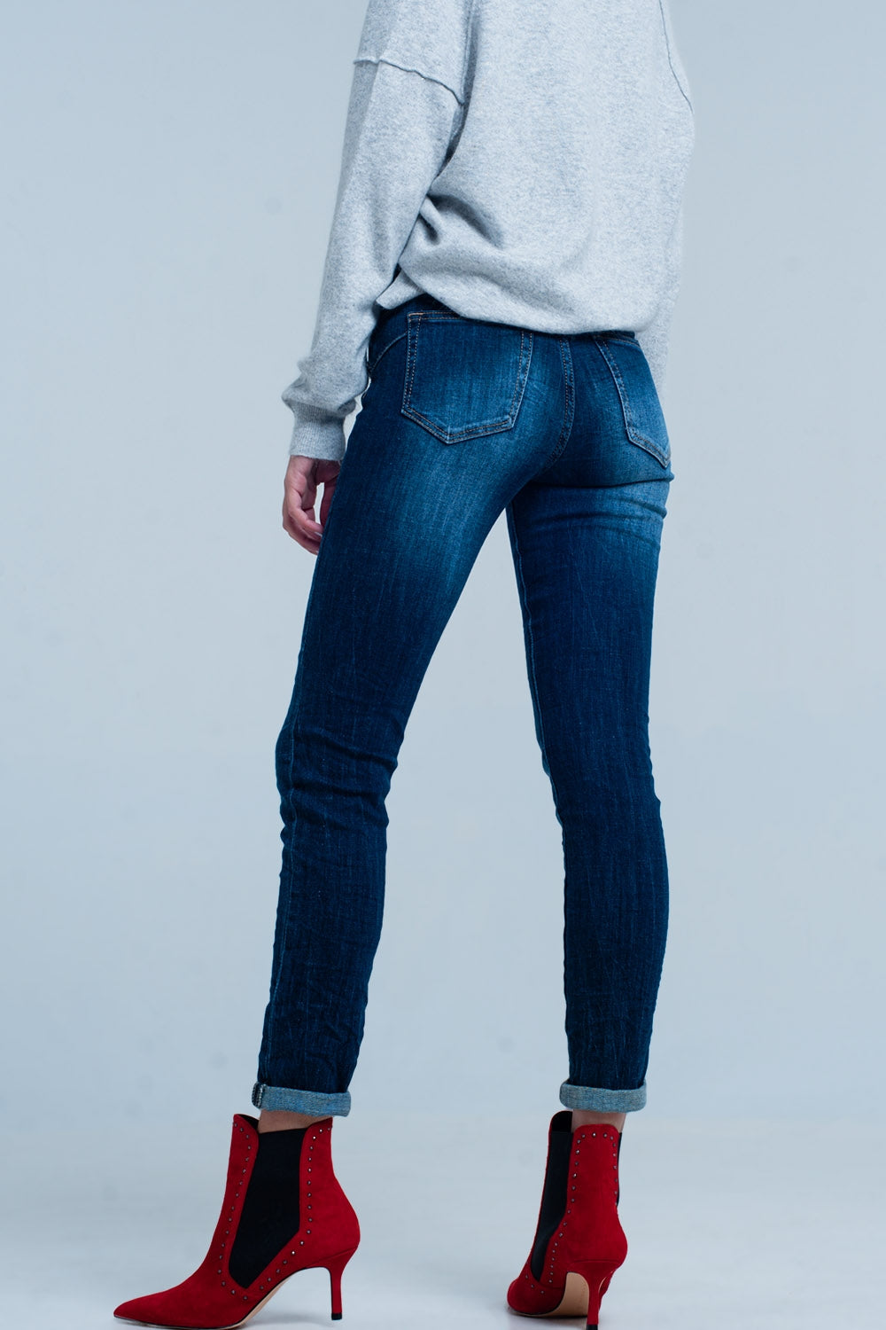 Jean taille haute délavé foncé avec détails en strass