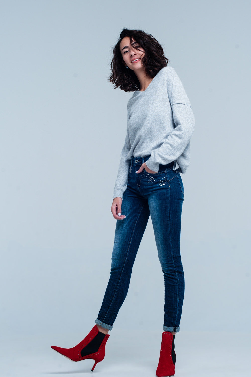 Jean taille haute délavé foncé avec détails en strass