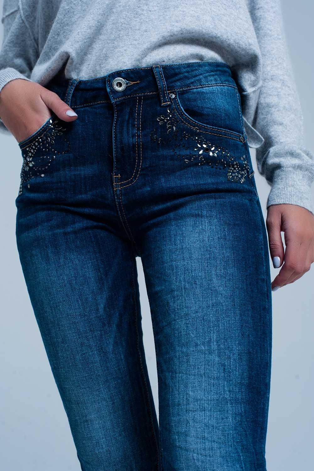 Jean taille haute délavé foncé avec détails en strass