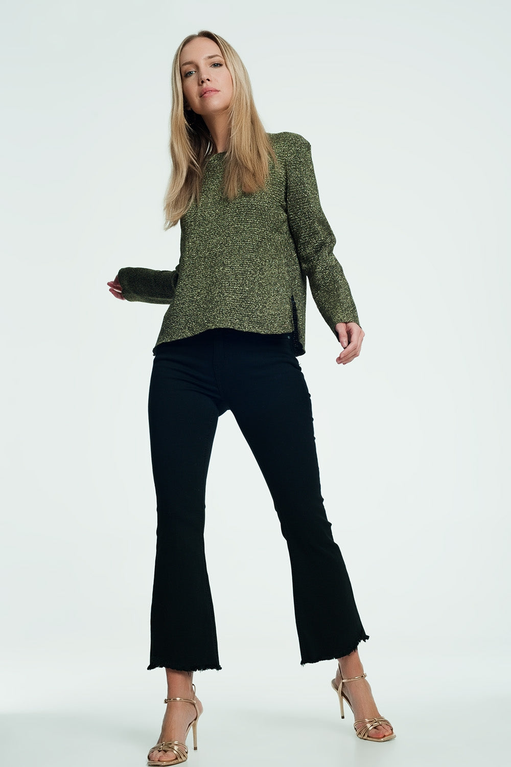 Jean taille haute évasé à ourlet brut en noir