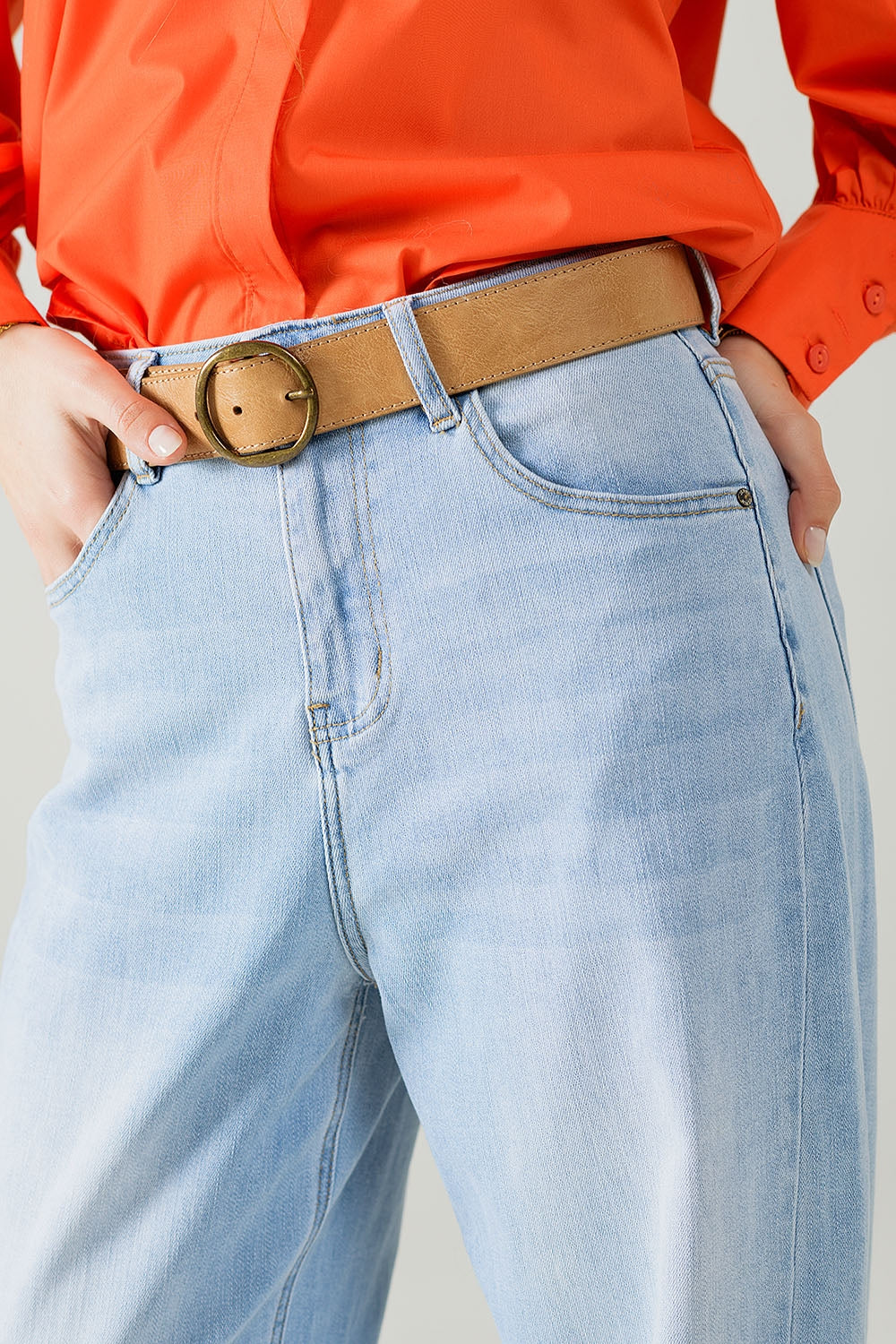 Jeans à jambe bulle en denim bleu clair avec taille haute