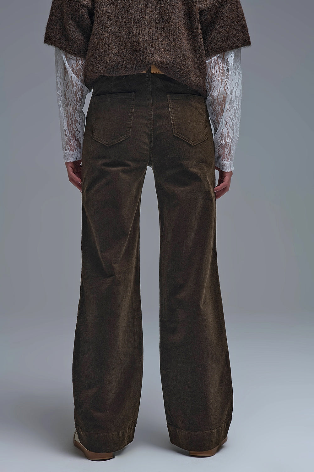 Jeans à jambe droite en velours côtelé marron avec poches