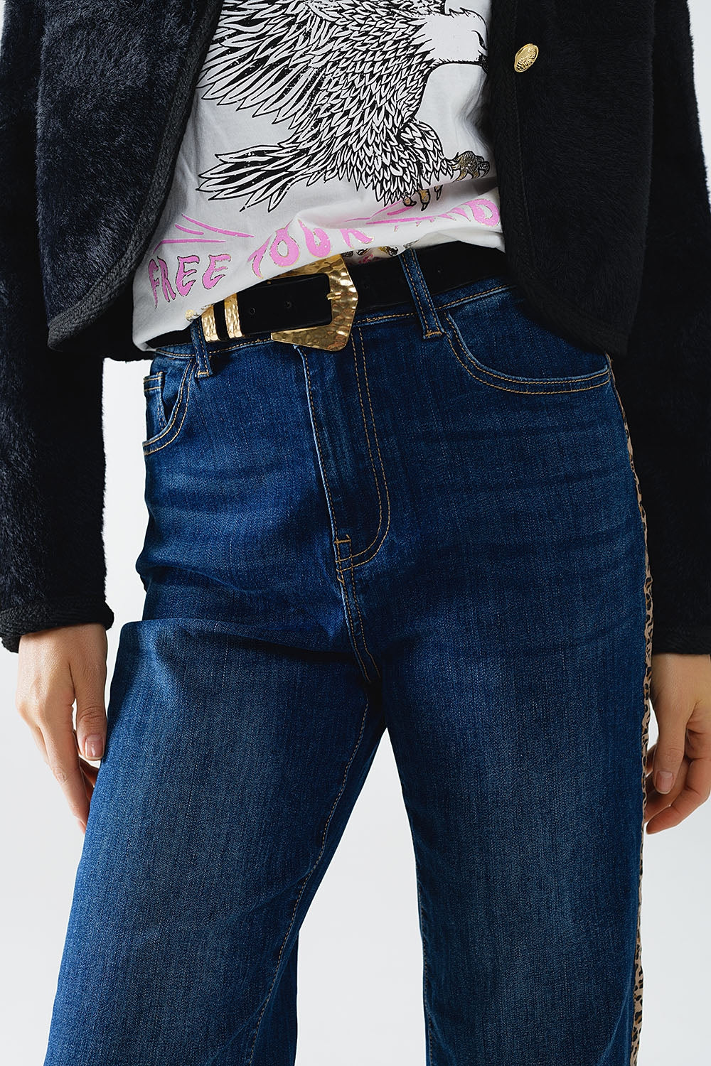 Jeans à jambe large avec rayures léopard sur le côté