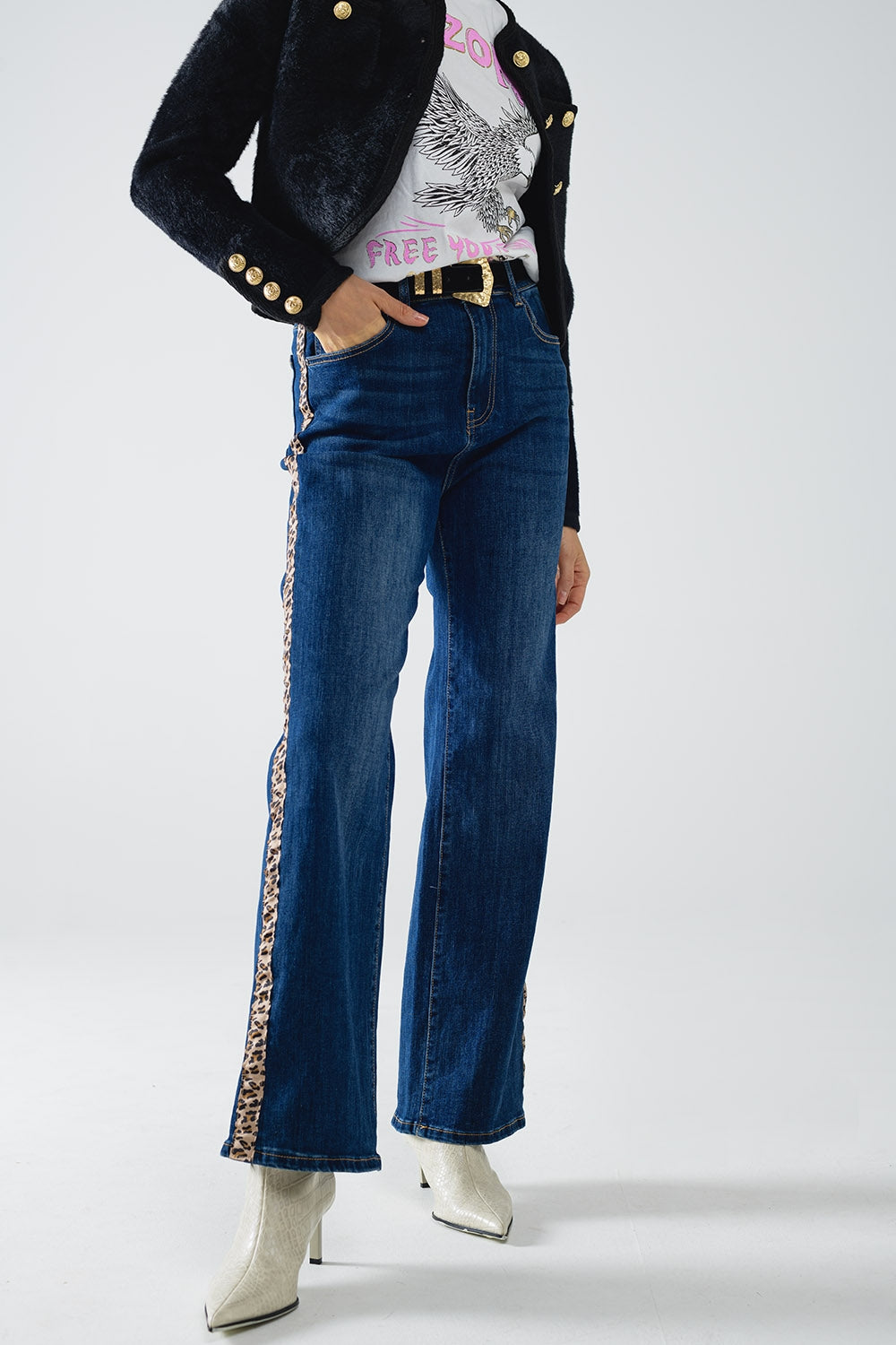 Jeans à jambe large avec rayures léopard sur le côté