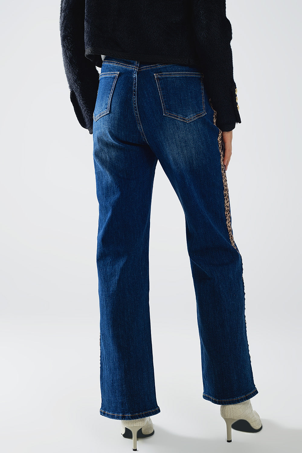 Jeans à jambe large avec rayures léopard sur le côté