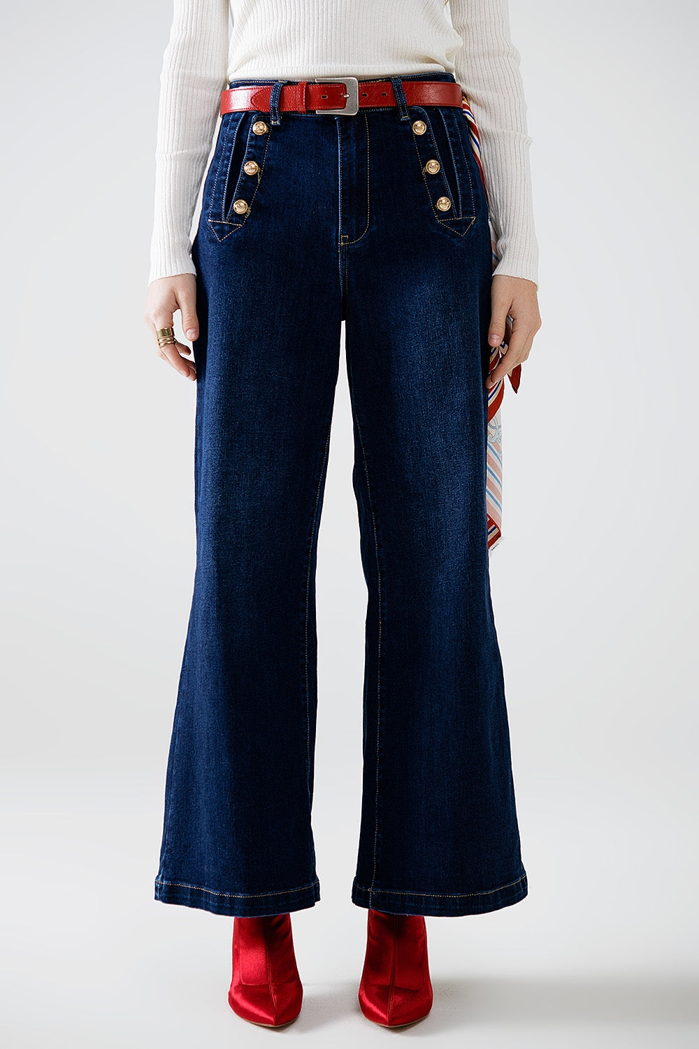Q2 Jeans à jambe large de style marin avec boutons dorés