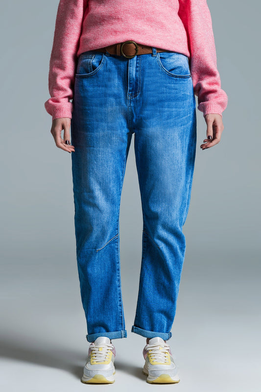Q2 Jeans Basic Mom Fit en délavage moyen avec pinces aux genoux
