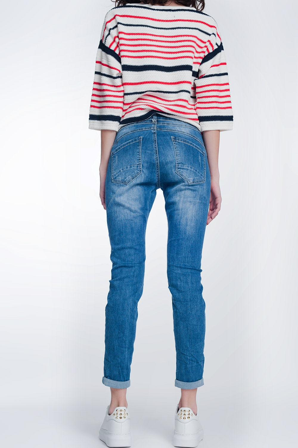 Jeans boyfriend avec boutons et lavés à moyenne moyenne