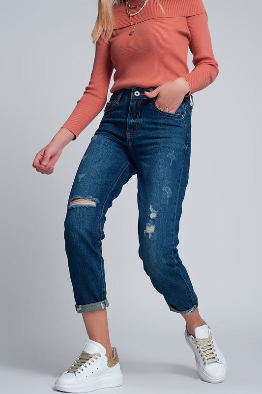 Q2 Jeans slim taille haute de maman en bleu lavé avec déchirures sur le devant
