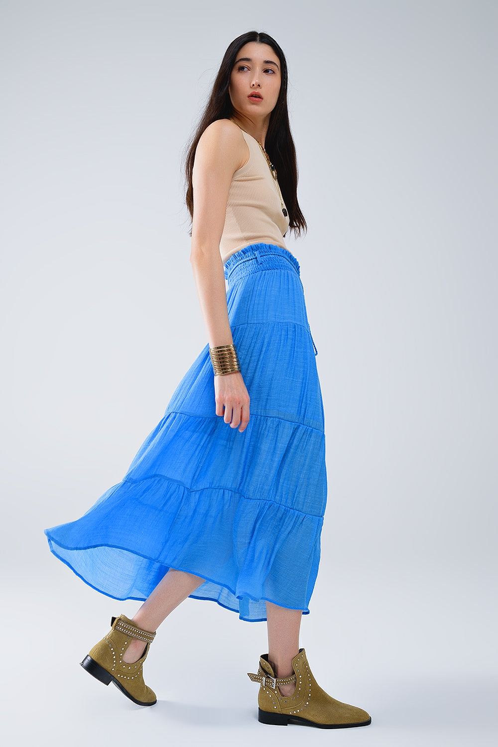 Jupe longue à pinces en bleu avec taille élastique et détails en coquillage