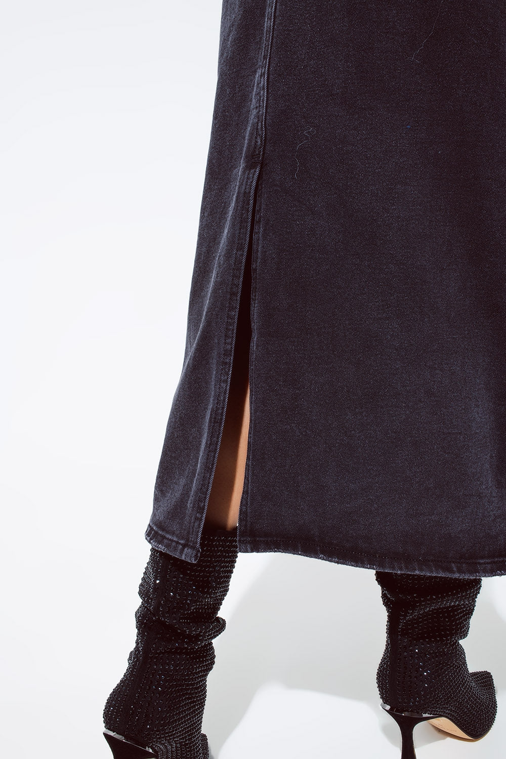 Jupe longue en denim noir avec fente dans le dos