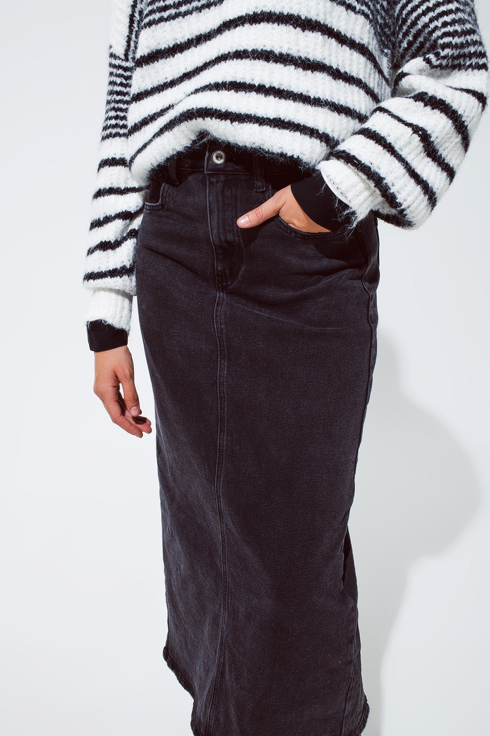 Jupe longue en denim noir avec fente dans le dos