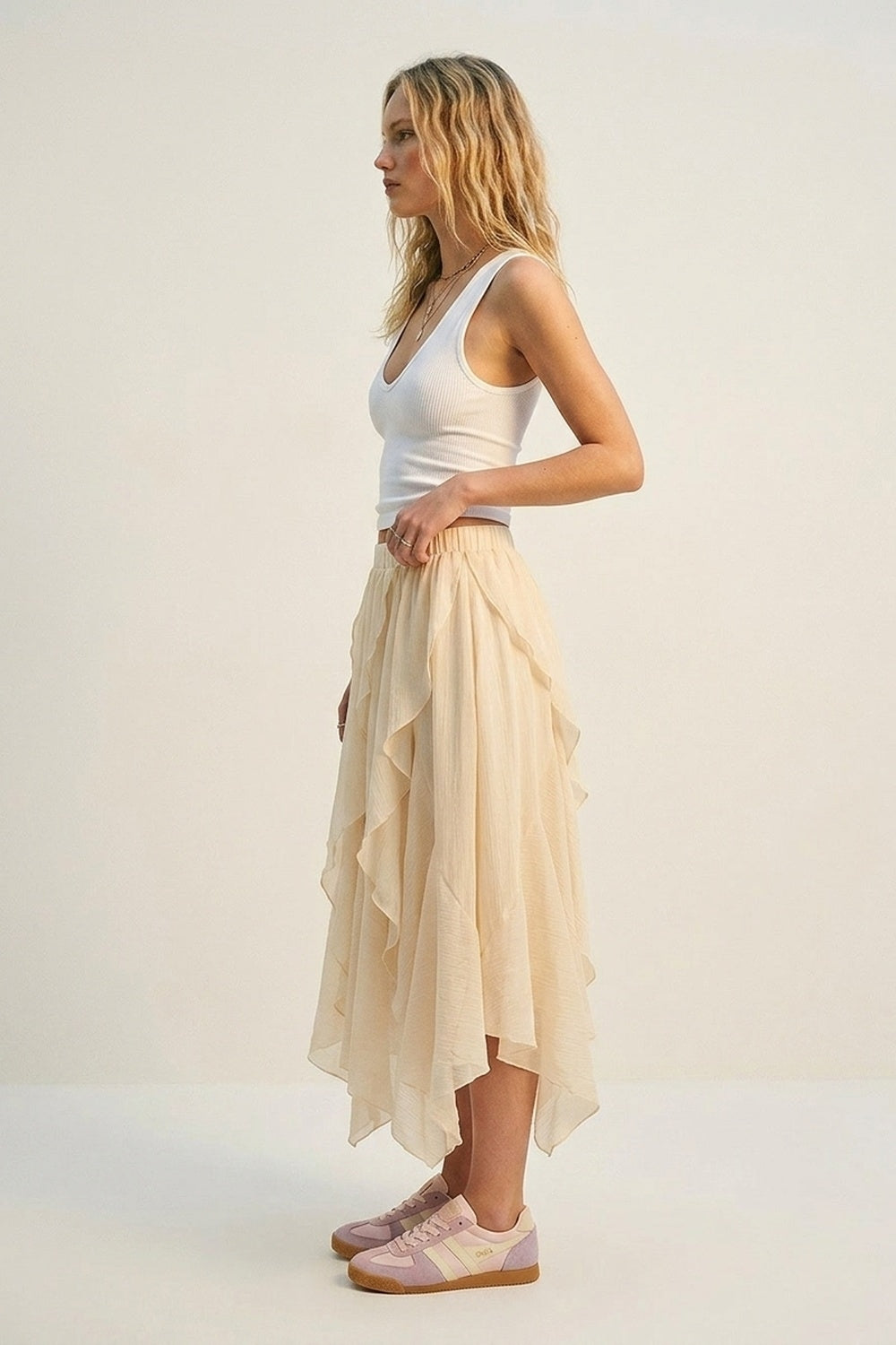 Jupe maxi asymétrique à volants en chiffon léger de couleur beige