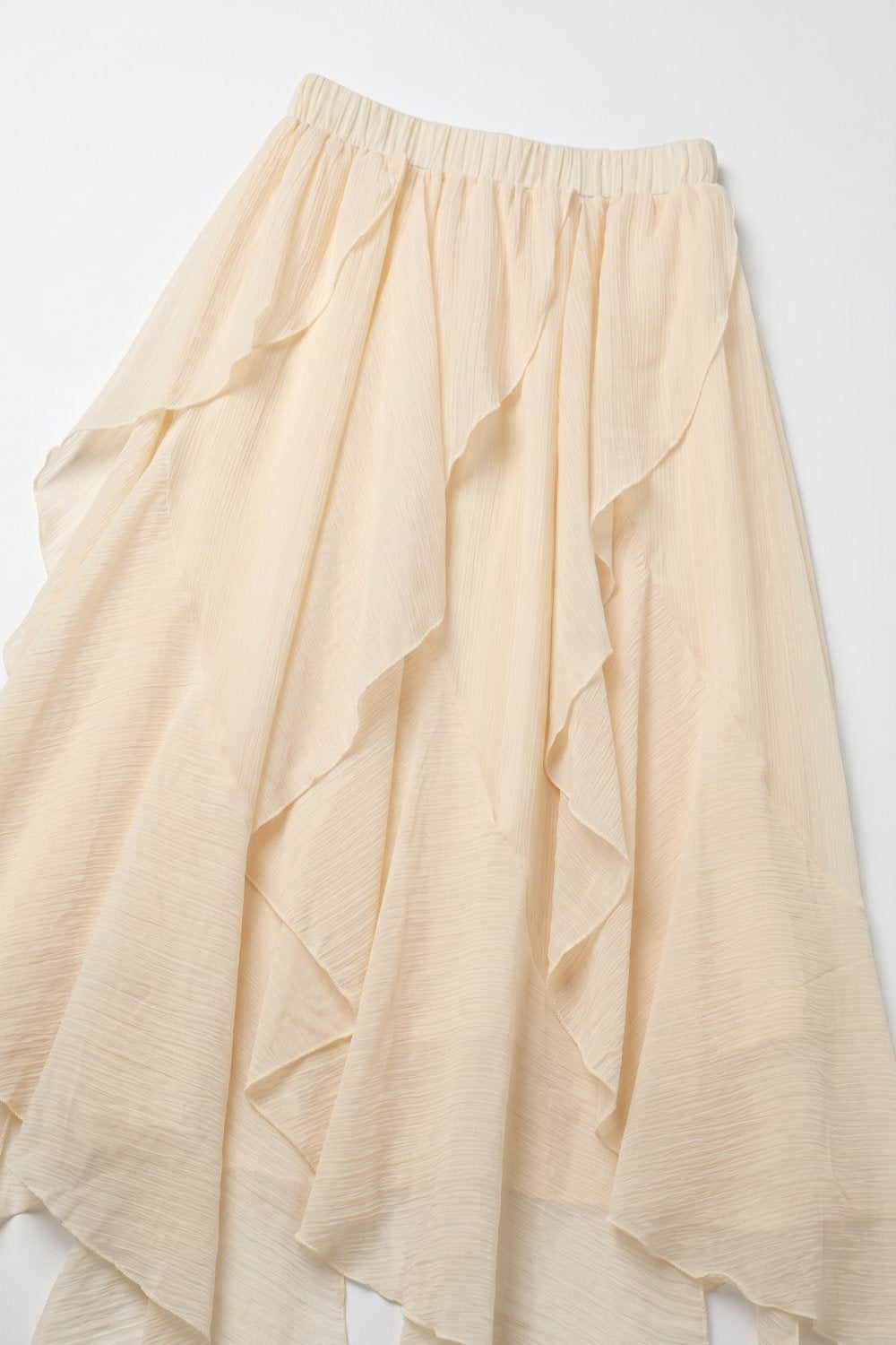 Jupe maxi asymétrique à volants en chiffon léger de couleur beige
