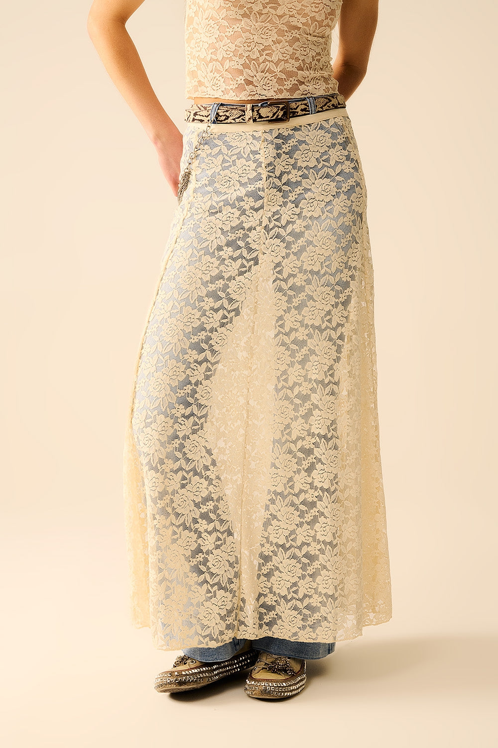 Jupe maxi en dentelle beige avec motif floral
