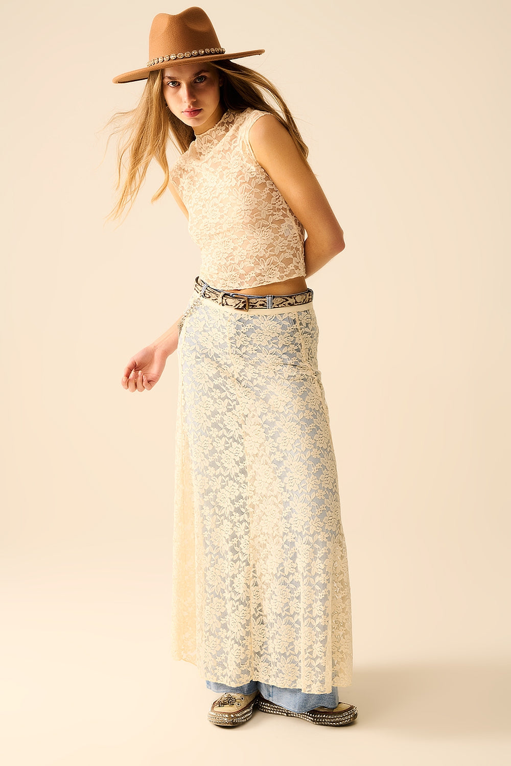 Jupe maxi en dentelle beige avec motif floral