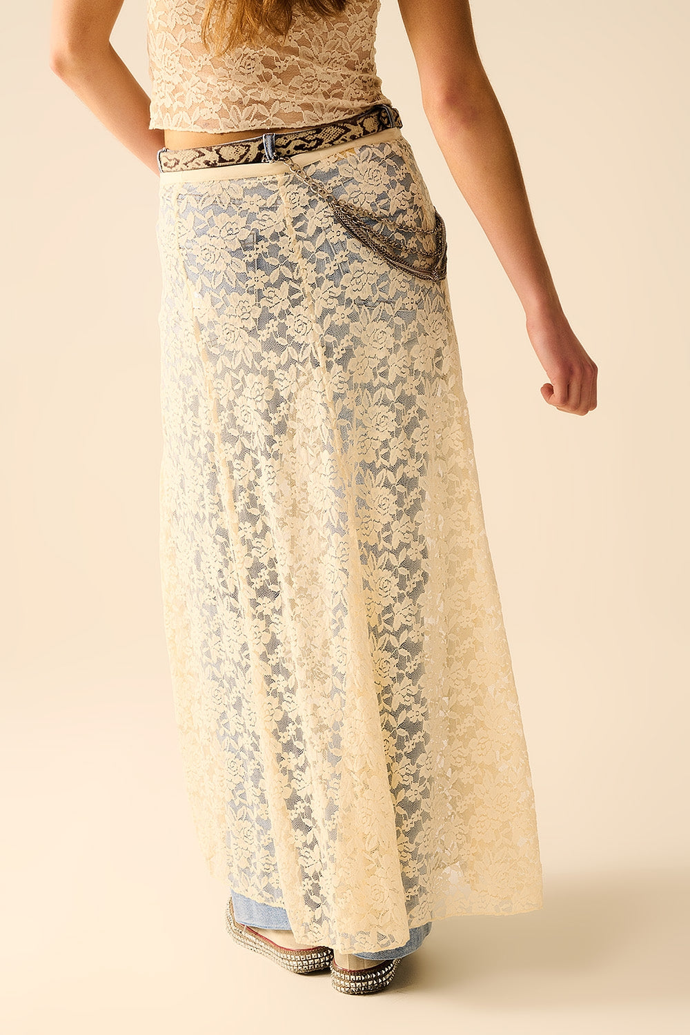 Jupe maxi en dentelle beige avec motif floral