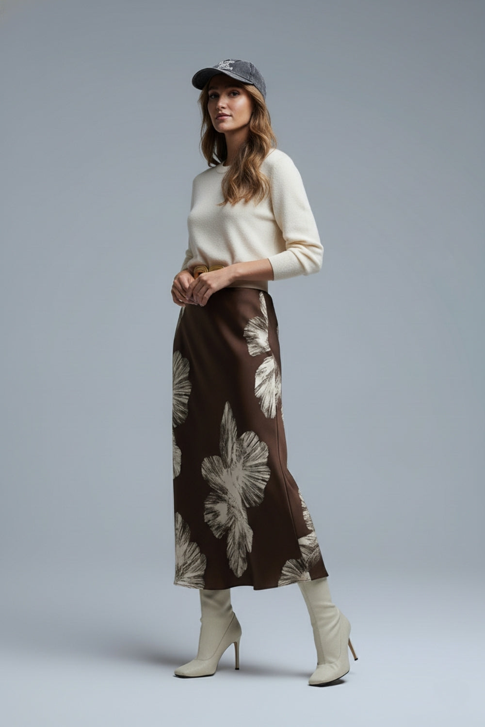 Jupe midi en satin floral brun en satin