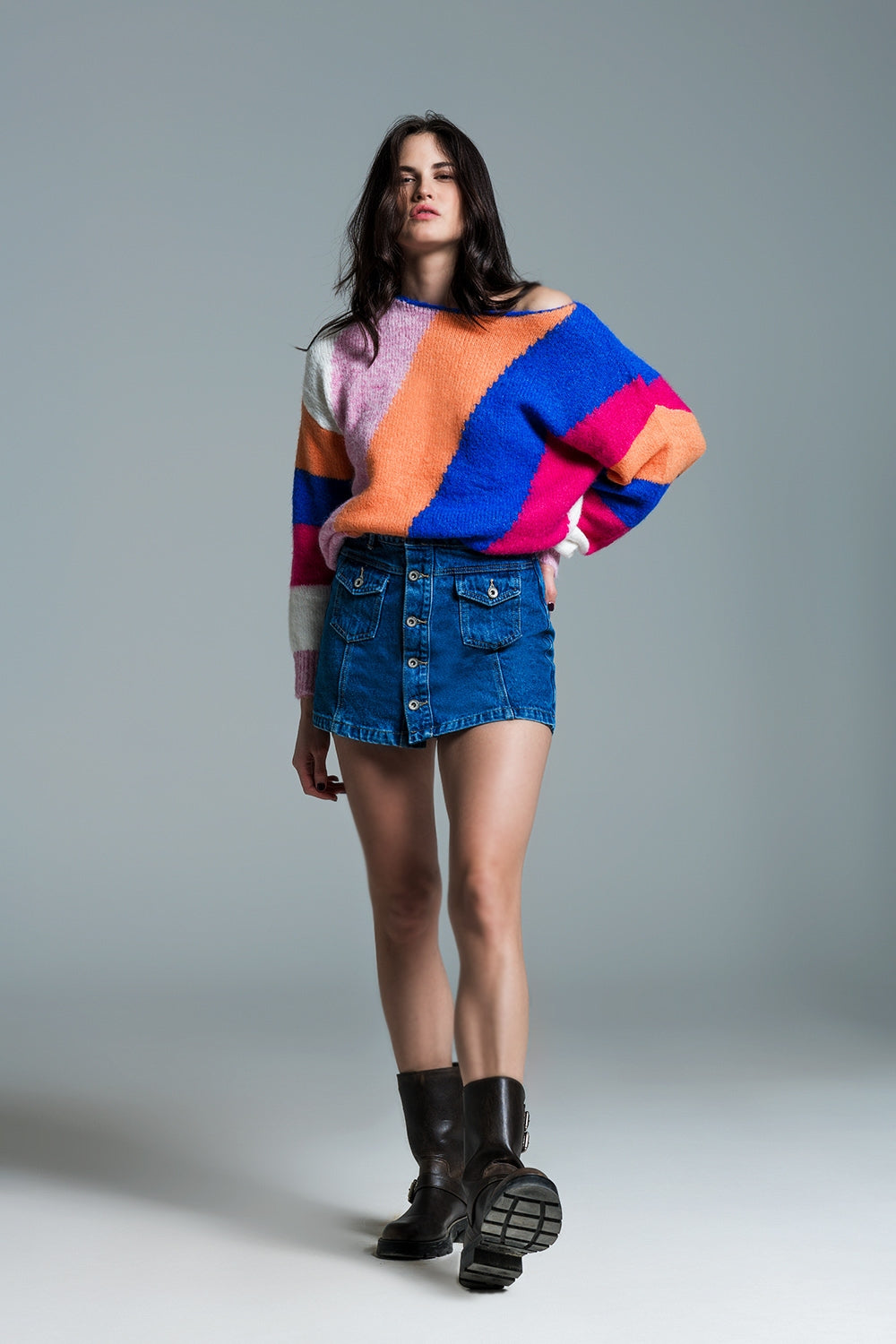 Jupe-short de style cargo avec poches avant et fermeture à boutons en délavage moyen