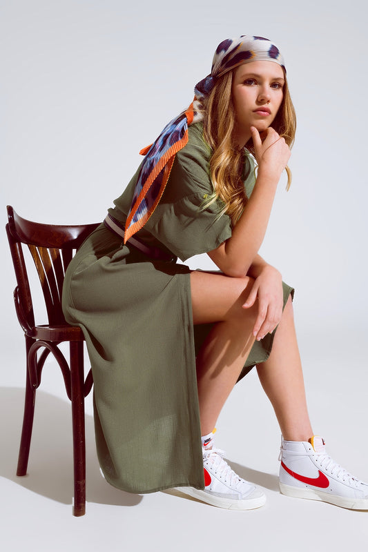 Q2 Khaki Midi Button Down Dress with Short Sleeves and Matching Belt (Robe midi boutonnée kaki à manches courtes avec ceinture