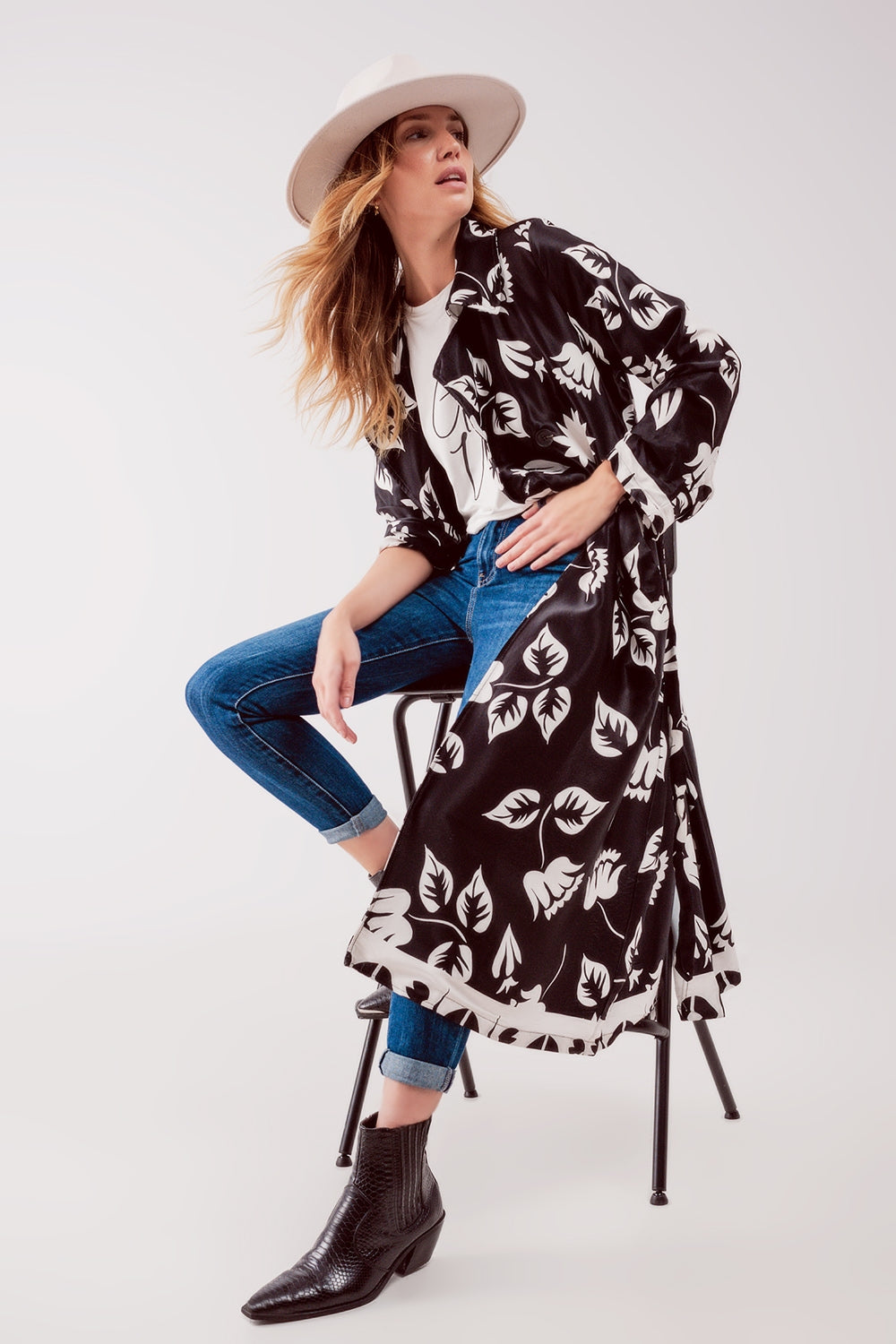 Q2 Long blazer noir à imprimé