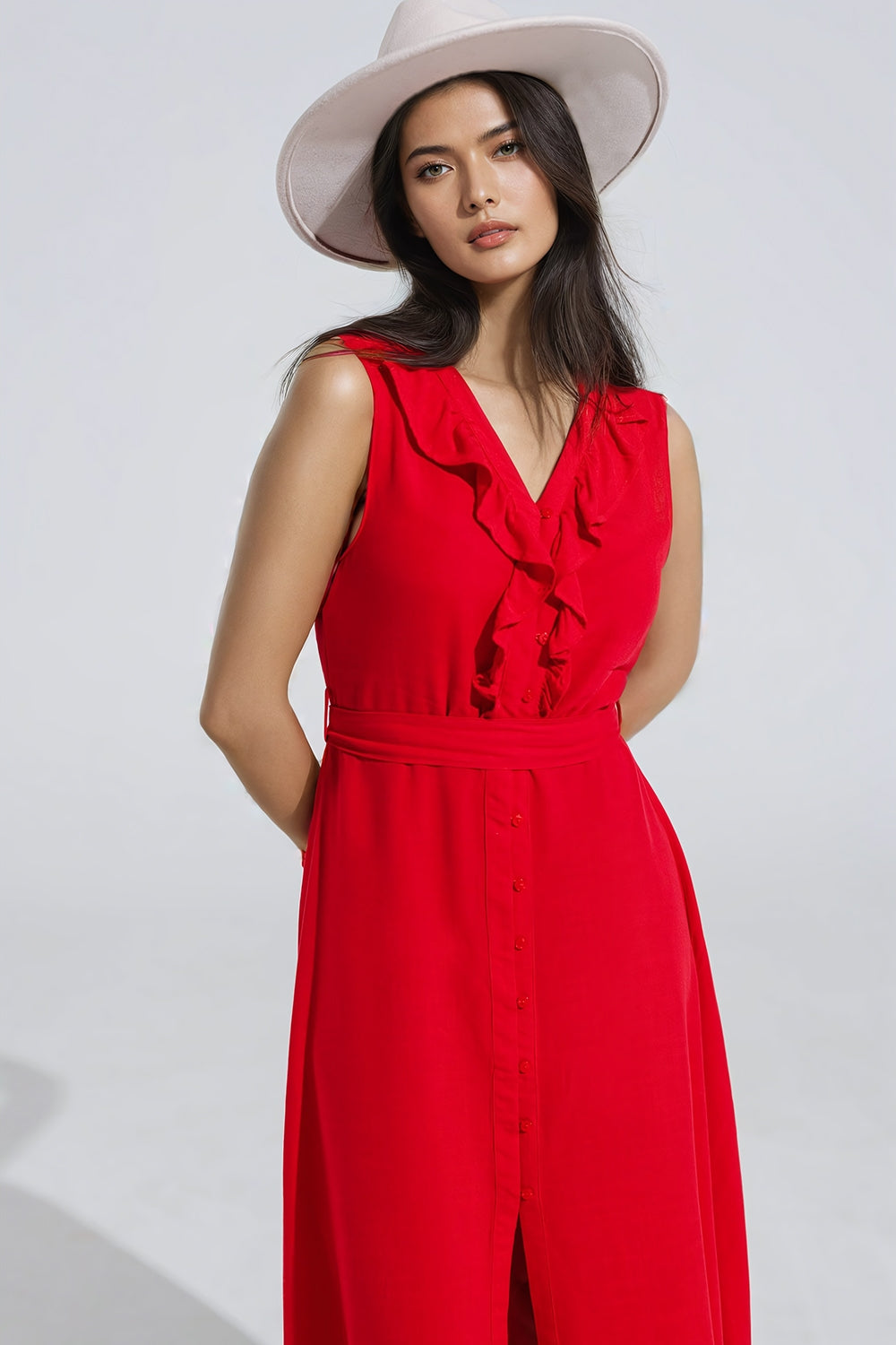 longue robe rouge à volants et boutons