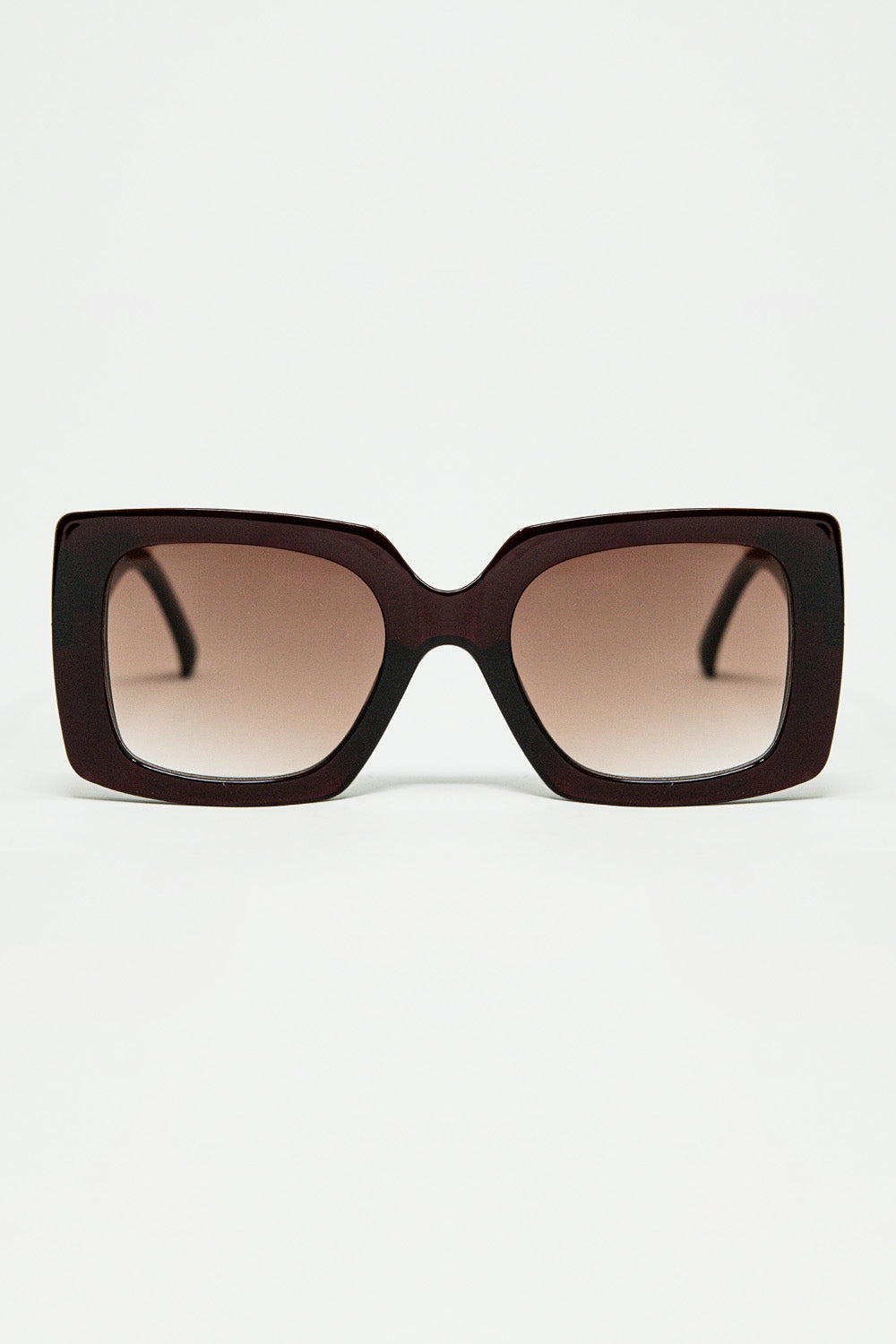 Q2 lunettes de soleil à la silhouette vintage avec un œil de chat subtilement incliné en bordeaux
