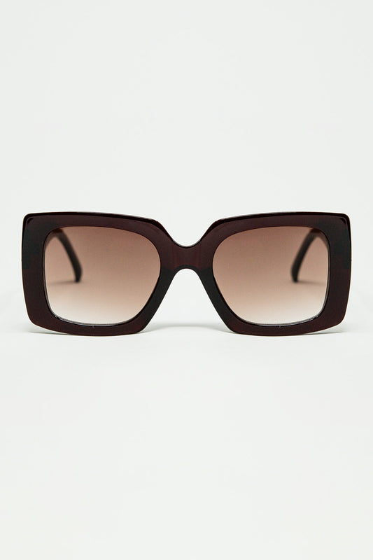 Q2 lunettes de soleil à la silhouette vintage avec un œil de chat subtilement incliné en bordeaux