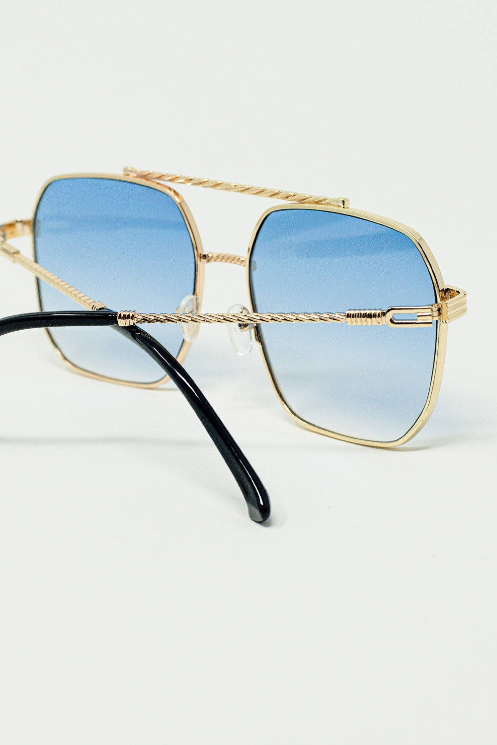 Lunettes de soleil à monture carrée dorée bleu clair ombré