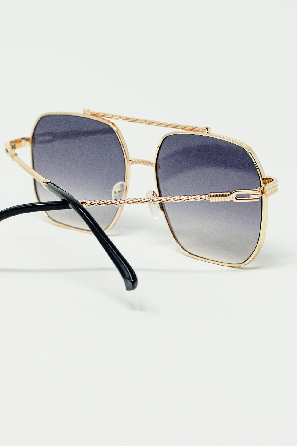 Lunettes de soleil à monture carrée dorée bleu ombré