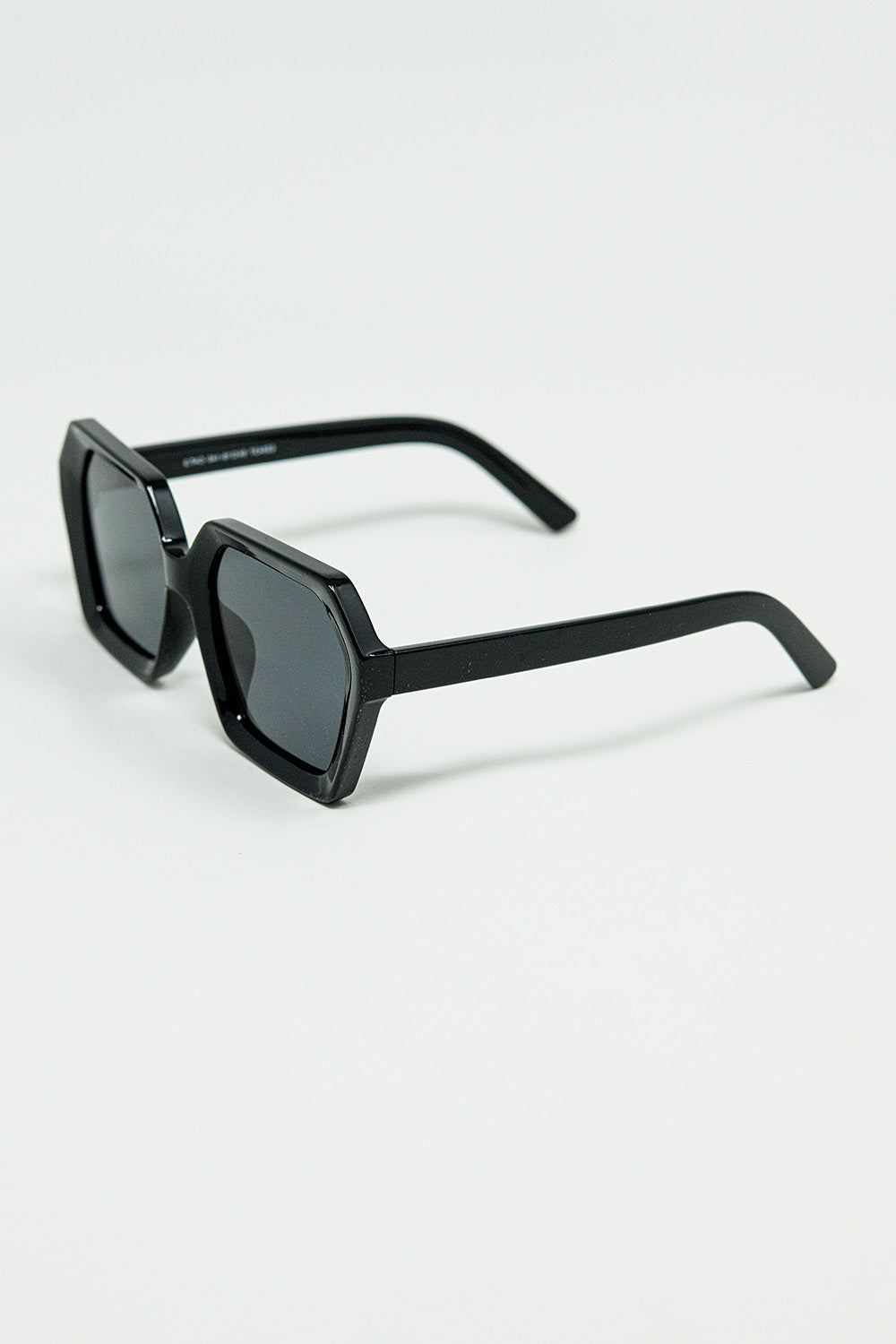 Lunettes de soleil à monture géométrique en noir