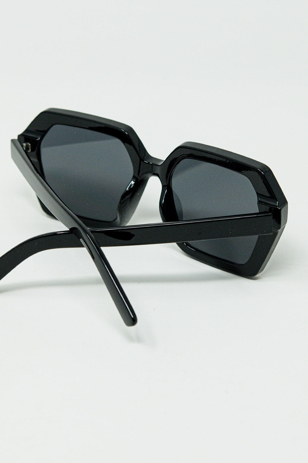 Lunettes de soleil à monture géométrique en noir
