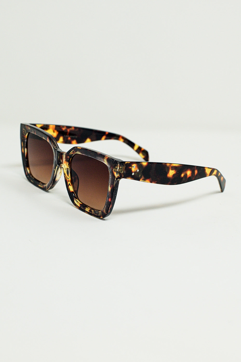 Lunettes de soleil carrées allongées avec verres foncés en écaille de tortue