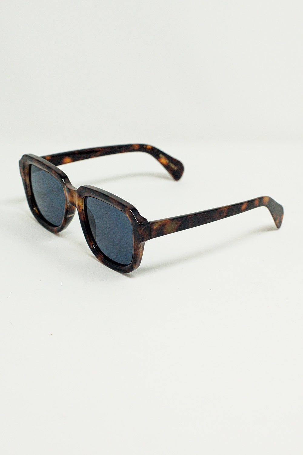 Lunettes de soleil carrées Chunky avec monture en écaille de tortue marron foncé