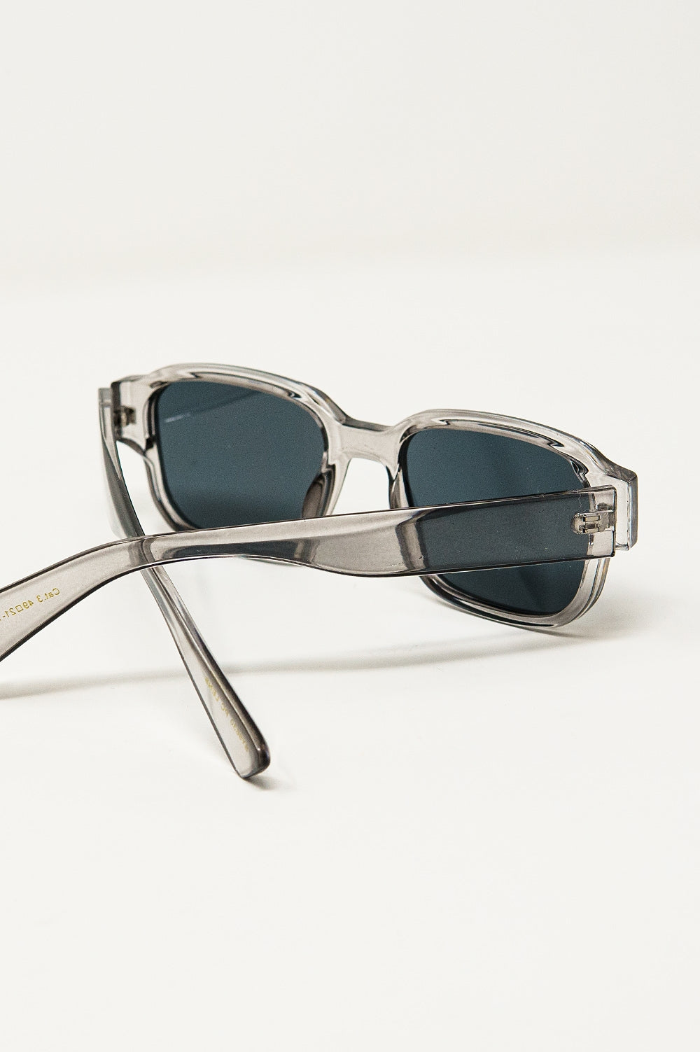 Lunettes de soleil carrées Chunky en gris cristal