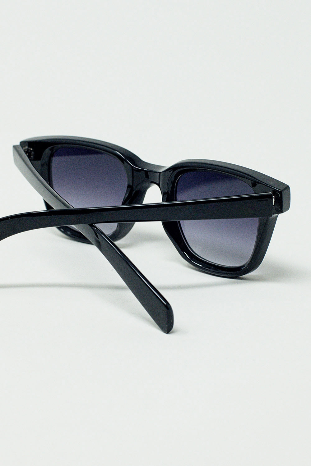 lunettes de soleil carrées delta noires épaisses
