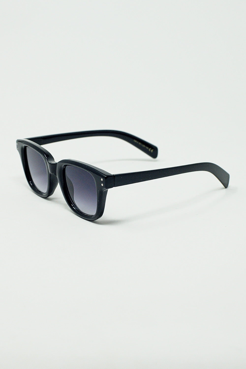 lunettes de soleil carrées delta noires épaisses