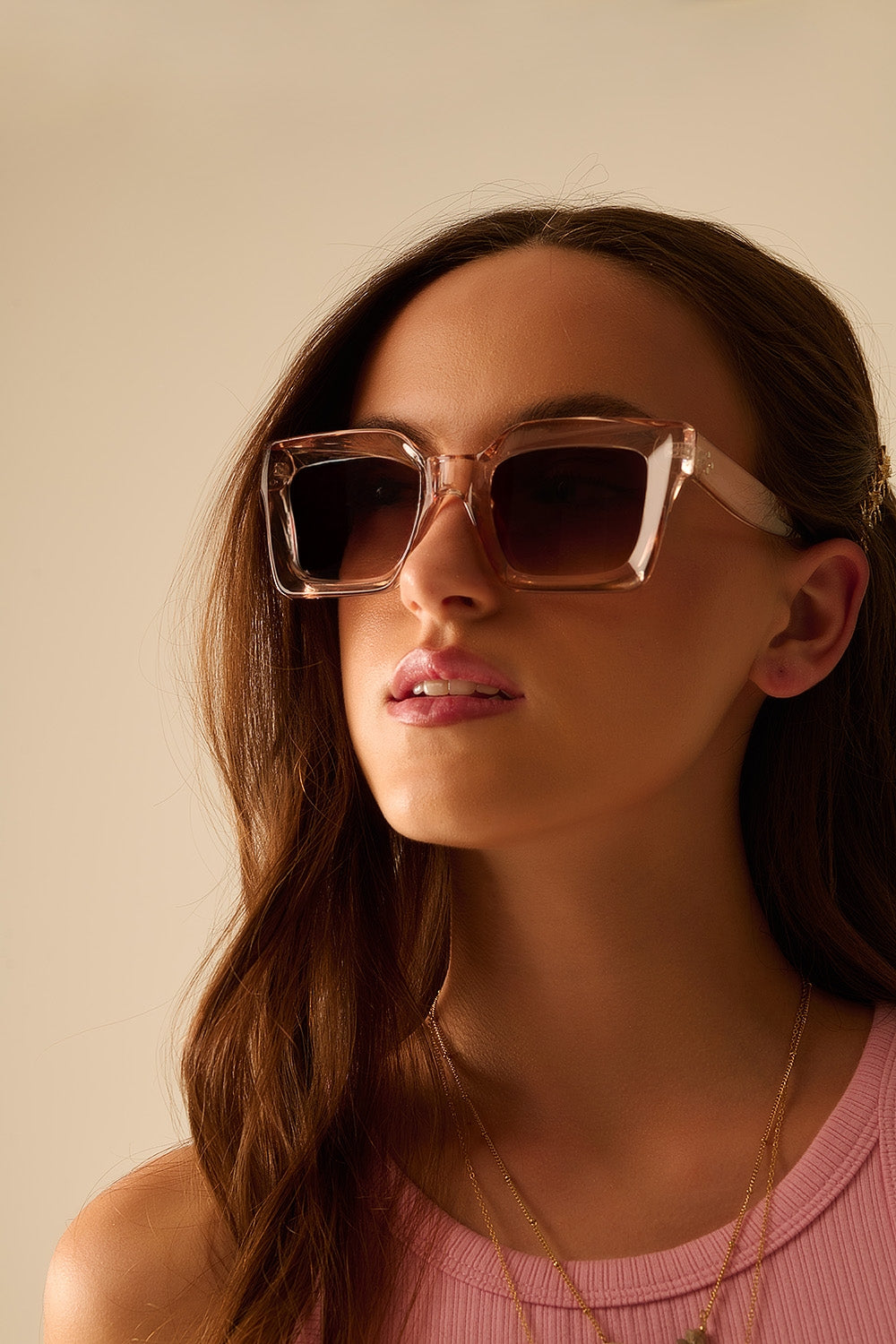 Lunettes de soleil carrées des années 90 en beige