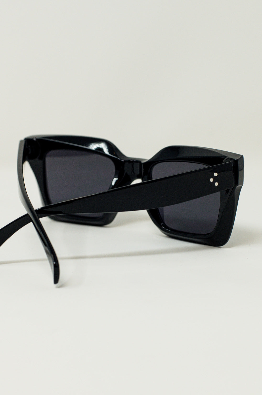 Lunettes de soleil carrées des années 90 en noir